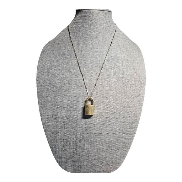 VINTAGE Louis Vuitton Lock & Key (# 204) on a Vintage Gold-tone Chain - Picture 9 of 15